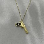 Naszyjnik złoty 585 14 pistolet rewolwer broń czarna emalia czarno złoty wyjątkowy