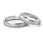 Obrączki ślubne nowoczesne półokrągłe białe złoto kamienie satyna