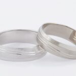 Nowoczesne obrączki ślubne z białego złota