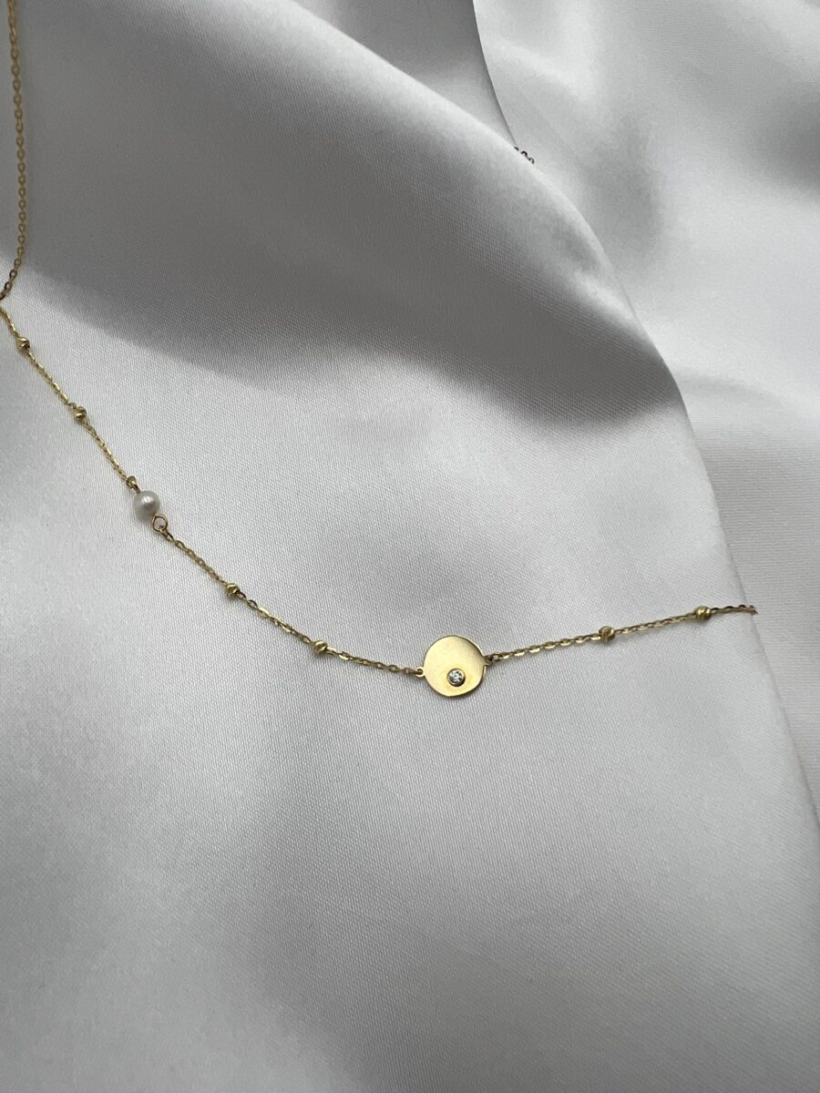 Naszyjnik złoty z perłami złoto 585 regulacja długości kamień okrągła blaszka cyrkonia modny