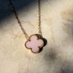 Złoty naszyjnik 585 z różową koniczynką