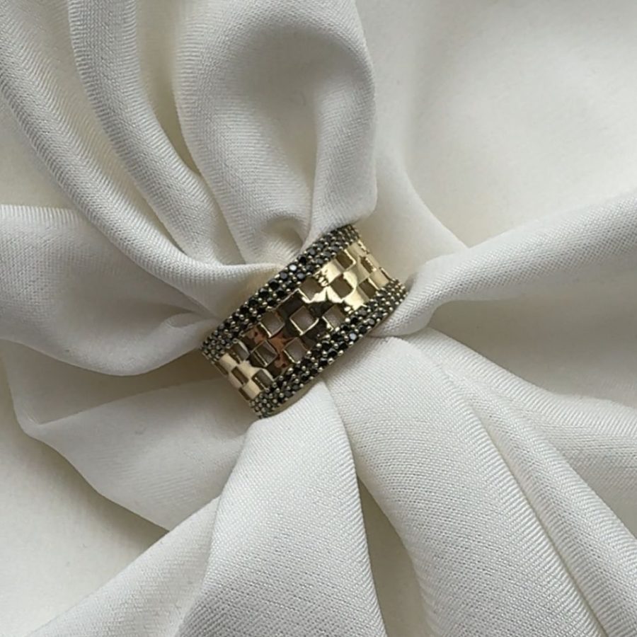 pierścionek złota 585 szachownica czarne kamienie czarne cyrkonie złoty pierścionek szeroki modowy designerski ażurowy