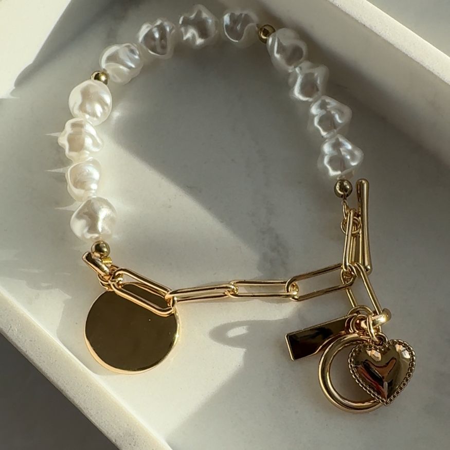 Bransoletka z perłami pozłacana wisząca blaszka serduszko splot łańcuchowy prezent dla niej modowa bransoletka