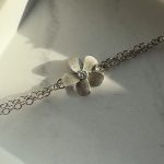 Bransoletka matowy kwiatek z kamieniem cyrkonia srebro 925 bransoletka modowa