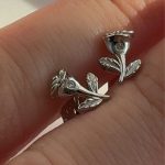 Kolczyki różyczki srebro z cyrkonią małe urocze wkrętki róże srebro 925