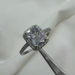 Pierścionek srebrny 925 kwadratowy kamień duży zaręczynowy pierścionek na prezent kamienie na szynie