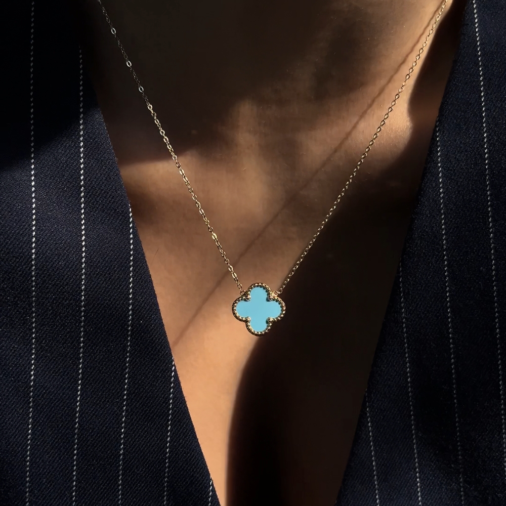 Naszyjnik niebieska koniczynka koniczyna marokańska luksusowa złoto 585 14kt niebieska baby blue turkusowa naszyjnik z niebieską koniczynką niebieski kolor błękitna najmodniejszy naszyjnik dla niej koniczyna marokańska luksusowa