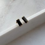 Kolczyki pozłacane czarny kamień bagietka prostokątny srebro 925 wkrętki na sztyft radiant bagietka