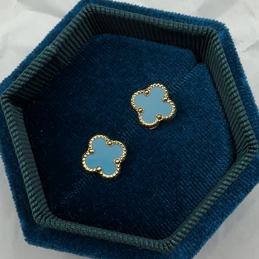 Kolczyki złoto 585 niebieski koniczynki koniczynka marokańska najmodniejsze kolczyki baby blue wkrętki na sztyft