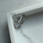 Pierścionek srebrny srebro 925 kamienie cyrkonie gwóźdź delikatny modowy designerki
