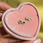 Kolczyki złoto 585 znak nieskończoności diamentowane sztyft wkrętki