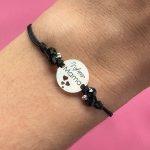Bransoletka Najlepsza Mama na sznurku czarna kamienie naturalne koraliki blaszka serduszka