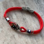 Bransoletka sznurek czerwony stal marynistyczna żeglarska dla niego prezent dla niego dla fanów żeglarstwa na regaty emalia granat czerwień biała łódka cyrkonie kamienie żagiel kotwica