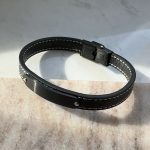 Bransoletka męska na skórce czarna blaszka białą nitka na grawer bransoletka męska pod grawer stal na skórzanej bransoletce