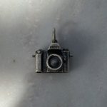 Srebrna zawieszka aparat fotograficzny srebro 925 oksydowane dla fotografa zawieszka hobby poczernione czarny