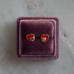 Złote kolczyki złoto 585 14 karat serduszka czerwone emalia super lekkie dla dziewczynki dla niej sztyft wkrętka na prezent 2 serca