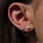 Podwójny kolczyk z łańcuszkiem kłódka serce kluczyk na dwie dziurki piercing złoto 585 14k łańcuszek wiszący