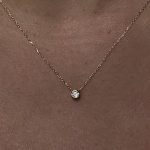 Naszyjnik z diamentem 0,08ct delikatny minimalistyczny diament malutki celebrytka jeden diament przy szyi złoto 585