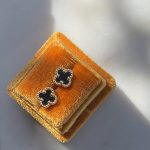 Kolczyki złote 585 onyks 14k koniczyna marokańska luksusowa czarna wkrętki na sztyft koniczynki najmodniejsze kolczyki czarny kamień naturalny