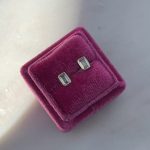 Złote kolczyki bagietki kamień bagietka prostokątny złoto 585 14k delikatne jeden kamień wkrętki na sztyft szlif szmaragdowy ala diamenty