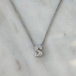 Naszyjnik z literką S z inicjałem wysadzany kamieniami cyrkoniami dmuchana literka S naszyjnik regulowany dla niej prezent