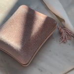 Różowe etui na biżuterię na obrączki ślubne pudełeczko na ślub na obrączki na biżuterię ekskluzywne z aksamitu z frędzelkiem aksamit pudrowy róż delikatne jasnoróżowe