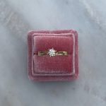 Pierścionek zaręczynowy złoto 585 14k diament 0,26ct kręcony skręcany delikatny klasyczny idealny na zaręczyny diament naturalny do 5tys zł