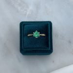 Pierścionek miętowy szmaragd diamenty 0,02ct klasyczny zielony kamień pierścionek zaręczynowy wyjątkowy szmaragd 0,58 ct 0,50 naturalne kamienie szlachetne zielony kamień emerald złoto 0,585 14 karat wyjątkowy na zaręczyny prezent