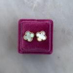 Kolczyki wkrętki na sztyft masa perłowa koniczynki koniczyna marokańska luksusowa kolczyki na zatyczkę sztyfty najmodniejsze koniczynki złoto 585 14k złote