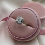 Pierścionek diament laboratoryjny 4,39ct 31 diamentów GH/VS lab grown diamond bardzo duży diament pierścionek wielokamieniowy duże diamenty kwadratowy diament princess cut diamond diamenty na szynie diamenty laboratoryjne zaręczynowy na rocznicę jubileusz prezent dla niej