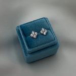 Kolczyki wkrętki na sztyft wkrętki na zatyczkę delikatne koniczyny kwiatki z kamieniami srebro 925 srebrne z cyrkoniami