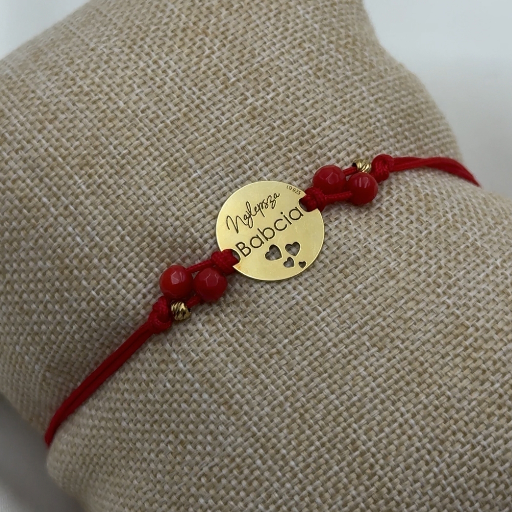 Bransoletka na czerwonym sznurku najlepsza babcia dzień babci prezent dla babci srebro 925 pozłacana złota makrama zaciągana kamienie naturalne