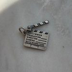 Srebrna zawieszka klaps filmowy biżuteria dopasowana do hobby dla filmowca fana filmów srebro 925 oksydowane matowe ciemne męska zawieszka unisex dla niego dla niej prezent dla chłopaka dla mężcyzny