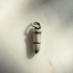 Srebrna zawieszka nabój srebro 925 oksydowane matowe czernione poczernione dla niego prezent dla myśliwego żołnierza fanów strzelnica militarnego stylu