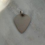 Srebrna zawieszka kostka do gry na gitarze kostka gitarowa srebro 925 zawieszka dla niego męska prezent dla mężczyzny srebro oksydowane ciemne matowe