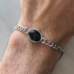 Srebrna bransoletka rodowana czarny kamień onyks owalny okrągły czarny kamień onyks naturalny srebro 925 dla niego pancerka gruba męska bransoletka prezent dla mężczyzny