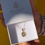 Złoty komplet medalik cudowny z kamieniami z cyrkoniami wysadzany cyrkoniami złoto 585 14k złoty medalik z łańcuszkiem prezent komunijny dla dziewczynki na Komunię na Chrzest