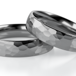 Obrączki z tantalu grafitowe młotkowane polerowane na wysoki połysk nowoczesne półokrągłe designerskie alternatywa czarne złoto odporne na zarysowania trwalsze od złota najwyższa próba 999