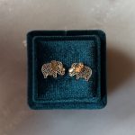 Kolczyki złote słonie słoniki ażurowe delikatne słonie złoto 585 14k prezent dla niej kolczyki wkrętki na zatyczkę na sztyft wkrętki