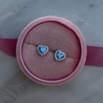 Srebrne kolczyki serduszka serca srebro 925 błękitne niebieskie baby blue dla niej prezent na zatyczkę sztyfty wkrętki ala pandora srebro 925 cyrkonie dookoła kamienie w kształcie serca