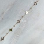 Złota bransoletka koniczyny marokańskie złoto 585 14k dla niej delikatna minimalistyczna zawieszki blaszki kuleczki diamentowane modna idealna na prezent wysoka próba złota