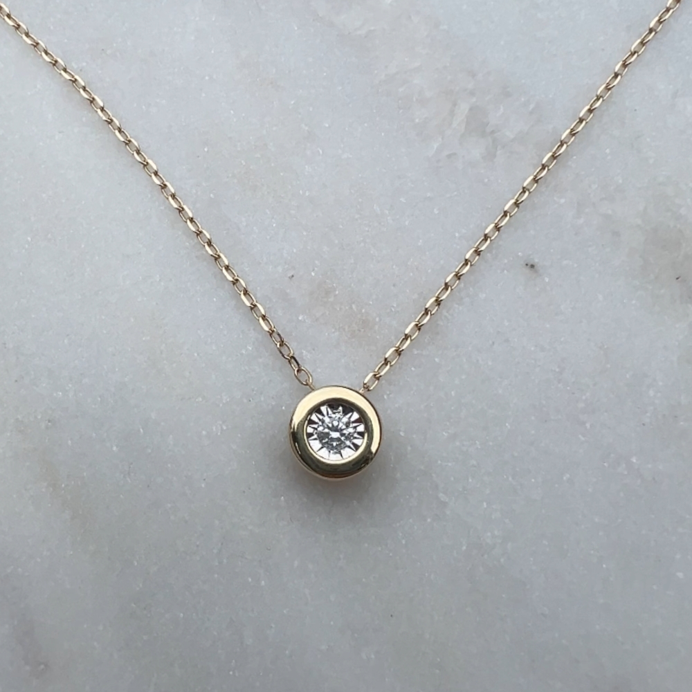 Naszyjnik z diamentem jednokamieniowy delikatny minimalistyczny złoto 585 14k dla niej prezent naszyjnik klasyczny elegancki jeden diamencik na łańcuszku 46cm 46,5cm 0,06ct iluzja celebrytka jeden diamencik