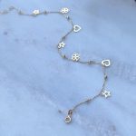 Złota bransoletka na nogę na stopę na kostkę wiszące elementy gwiazdki serduszka serca koniczynki koniczyny gwiazdy ozdobne elementy wiszące mieniąca się bransoletka na stopę złoto 585 14k wieloelementowa wiszące zawieszki