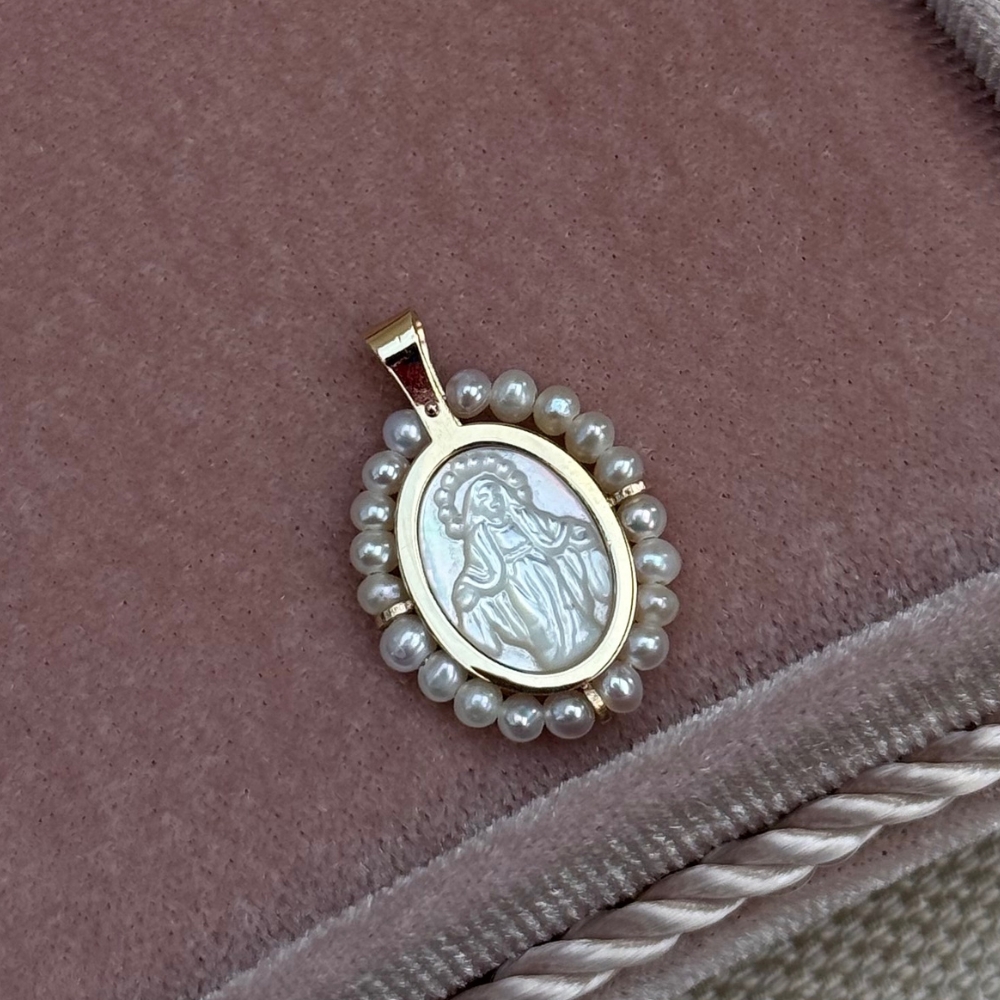Złota zawieszka złoto 585 14k masa perłowa perełki cudowny medalik matka boska wizurek matki boskiej z masy perłowe perły wyjątkowy złoty medalik