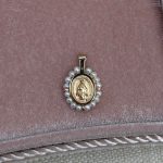 Złoty medalik złoto 585 14k matka boska cudowny medalik perełki perły wyjątkowy medalik ze złota otoczony perełkami