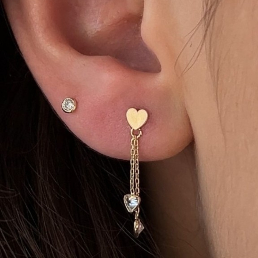 Kolczyk z dwoma łańcuszkami wiszącymi cyrkonie serduszka serce cyrkonia złoto 585 14k serce i wiszące łańcuszki serduszka kolczyki do piercingu 6mm kulka na tyle wkręcany zakręcany na tyle