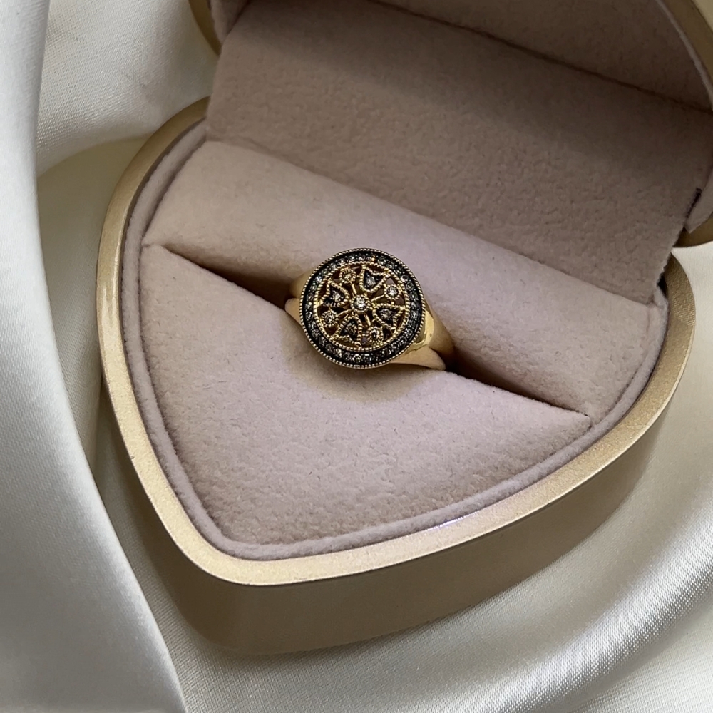 Złoty pierścionek diamenty 0,25ct szampańskie diamenty złoto 585 wyjatkowy pierścionek dla niej elegancki brąz złoto ornamenty bogato zdobiony ażurowy prezent dla niej Barwa diamentów CH. Czystość SI Szlif: brylantowy