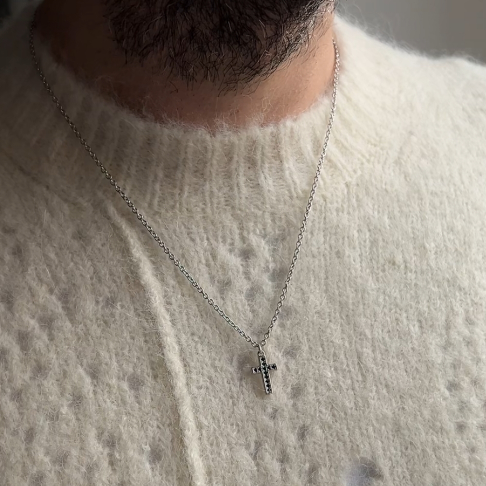Męski naszyjnik łańcuszek z krzyżykiem z krzyżem dla niego dla mężczyzny prezent dla niego wysadzany cyrkoniami rodowany naszyjnik mały krzyżyk stylowy nietuzinkowy męska bizuteria