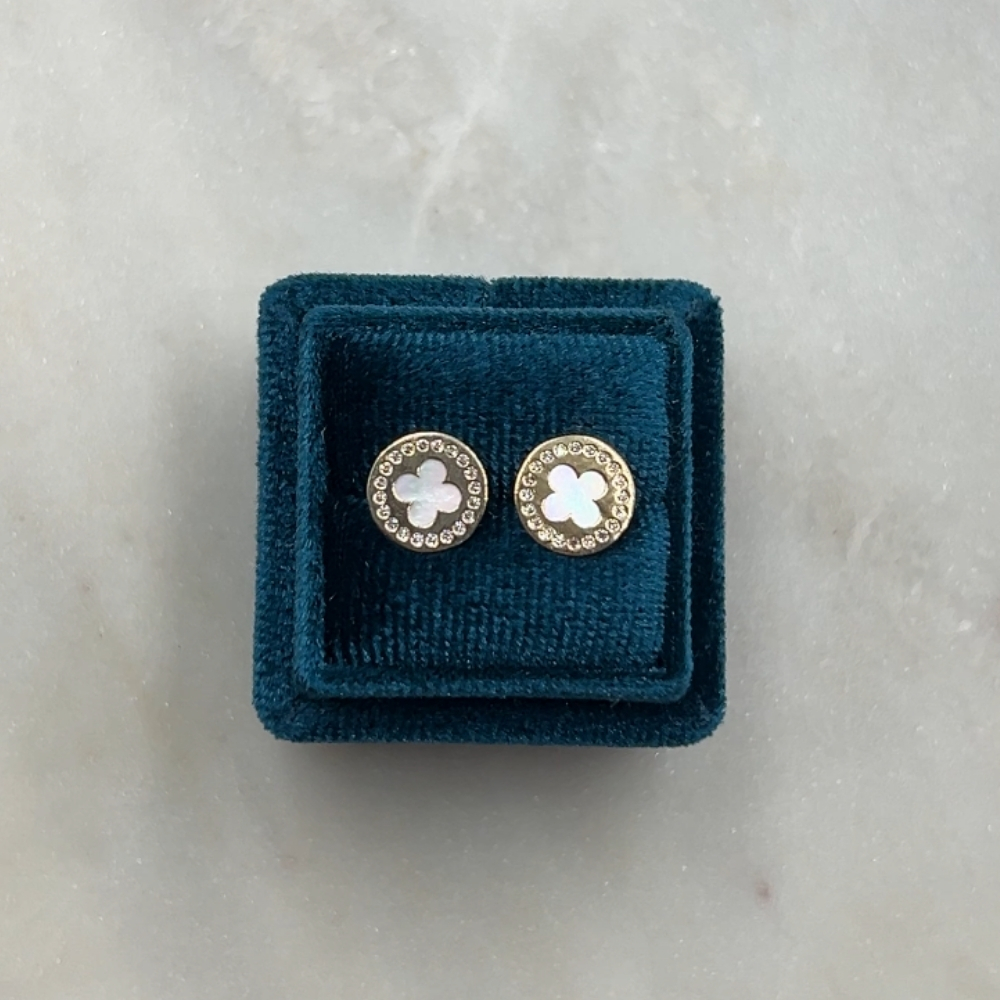 Kolczyki złote wkrętki okrągłe masa perłowa koniczynka marokańska luksusowa kwiatek masa perłowa jasne wypełnienie cyrkonie wysadzane kamieniemi zloto 585 14k