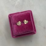 Złote kolczyki wkrętki serduszka błyszczące diamentowane nacinane cyrkonia kamień centralny złoto 585 14k serduszka serca prezent dla niej dla dziewczynki dla dziecka na komunię na chrzest na urodziny na zatyczkę na sztyft